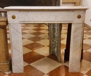 Deco' fireplace in white Carrara marble